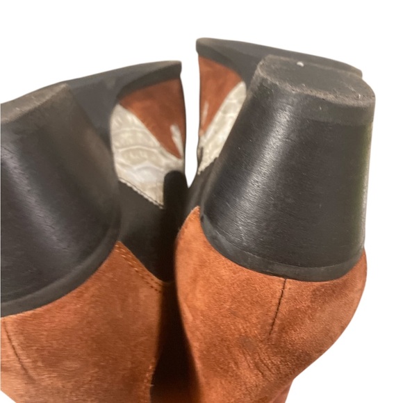 New without tags. In perfect condition with style and comfort.Medium width - Picture 6 of 8